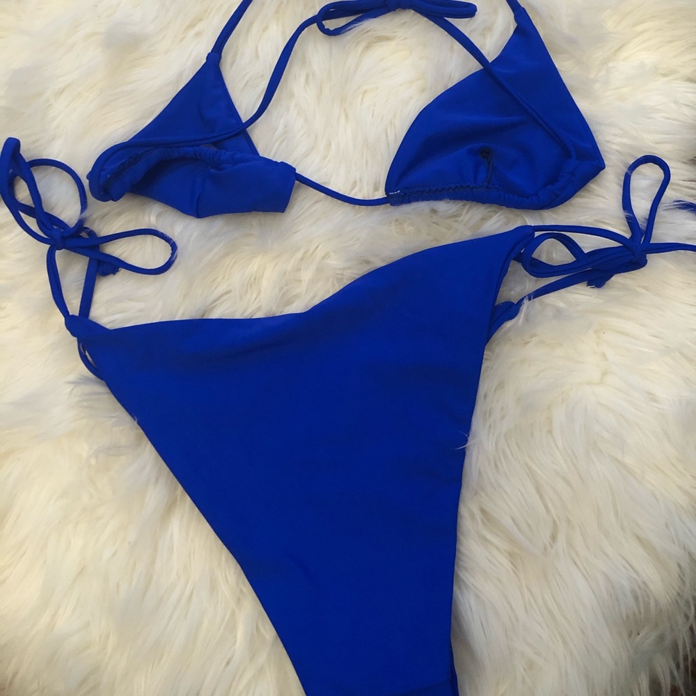 Blue bikini - Picture 3 of 3